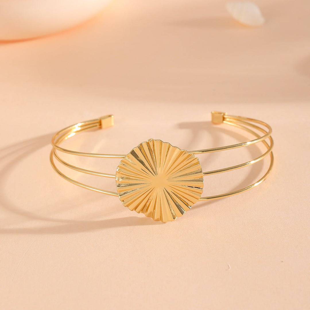 Women's bracelet with intricate bow design Tom Cottons