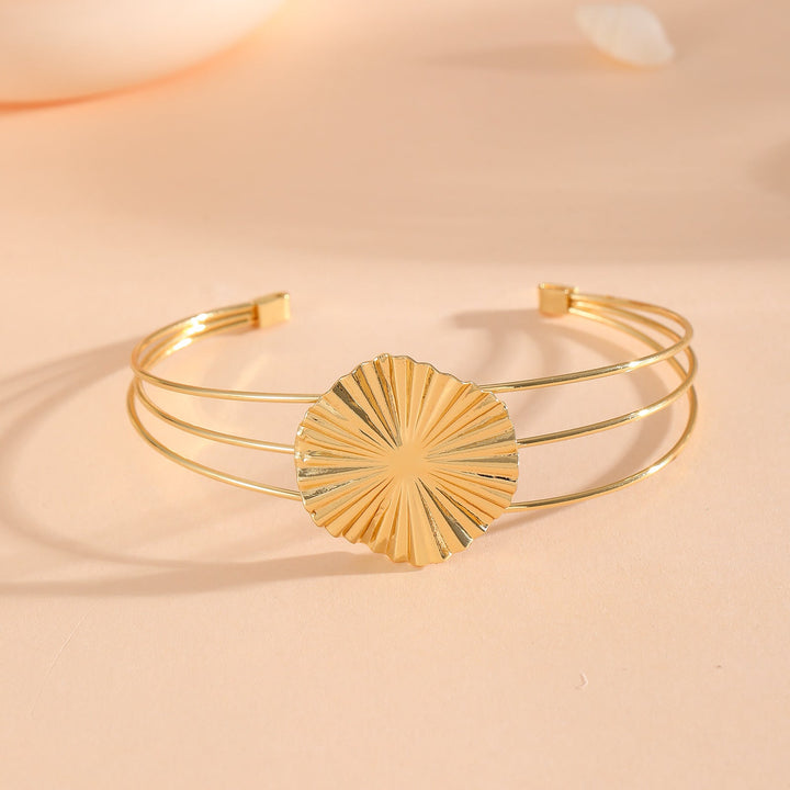 Women's bracelet with intricate bow design Tom Cottons