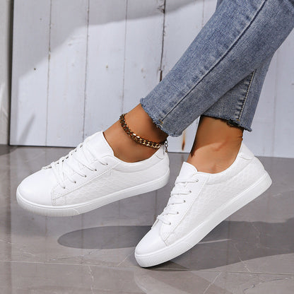 Women's breathable sneakers with structured surface processing