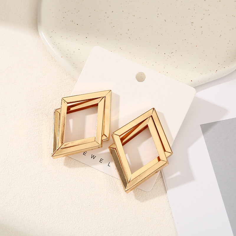 Women's Hanging Earrings with Square Design and Glossy Surface Tom Cottons