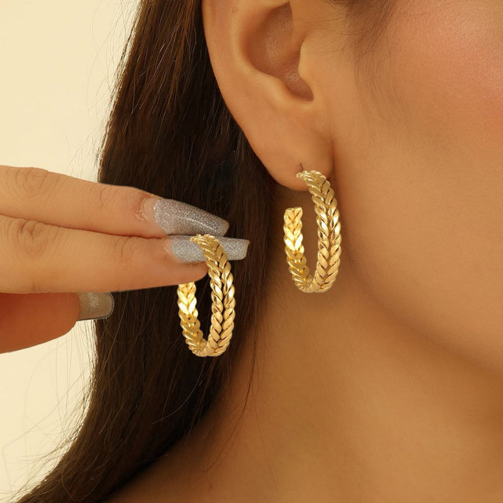 Women artistically designed hoops Tom Cottons