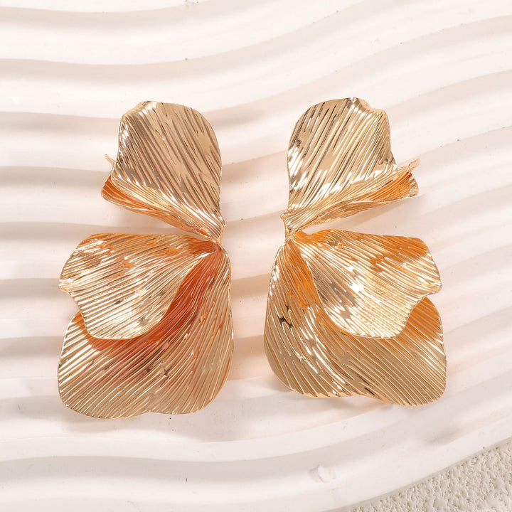 Women's ear clips in an elegant, textured design Tom Cottons