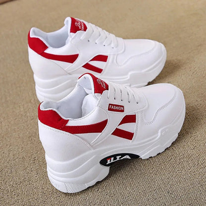 Women’s sporty trainers with cushioned sole and fashionable design