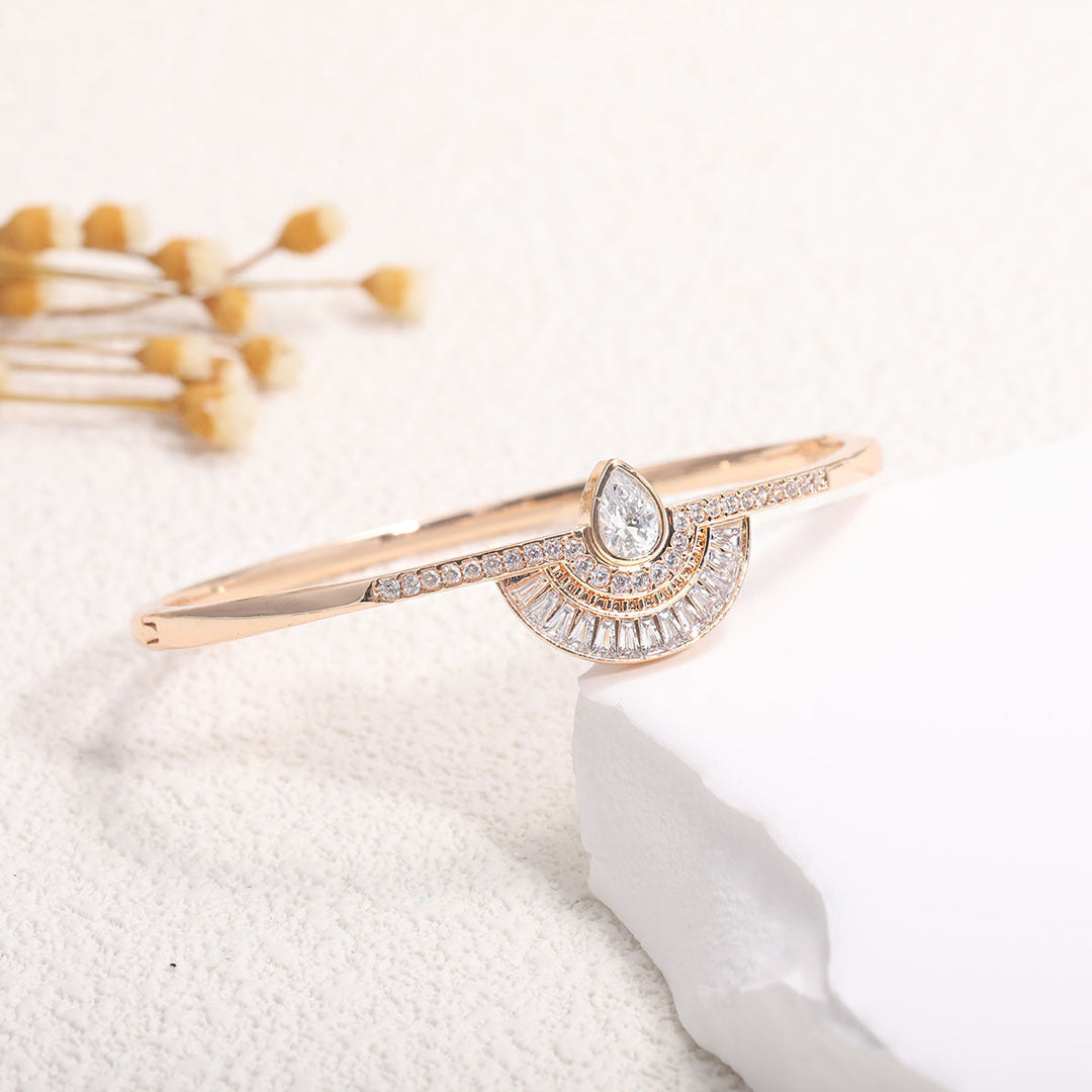 Ladies bracelet with elaborate infinity symbol and sparkling zirconia Tom Cottons