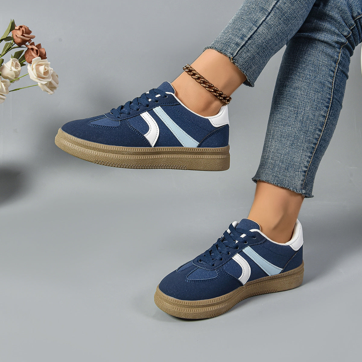 Women's sneakers with fashionable upper material and non-slip sole