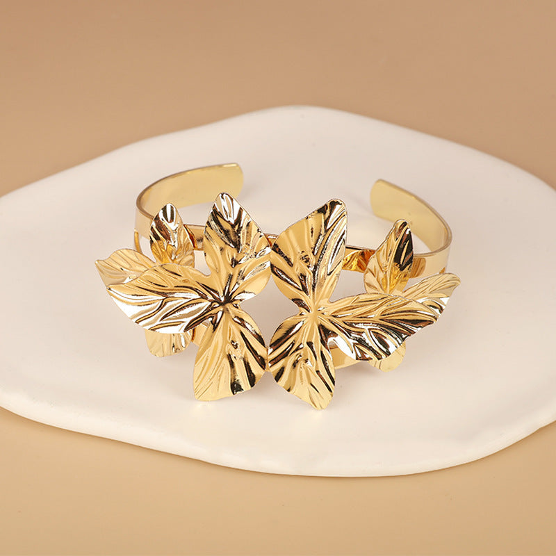 Women's elegant bracelet with artistic floral design Tom Cottons