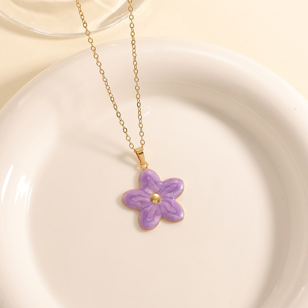 Women’s necklace with elaborately designed flower pendant Tom Cottons