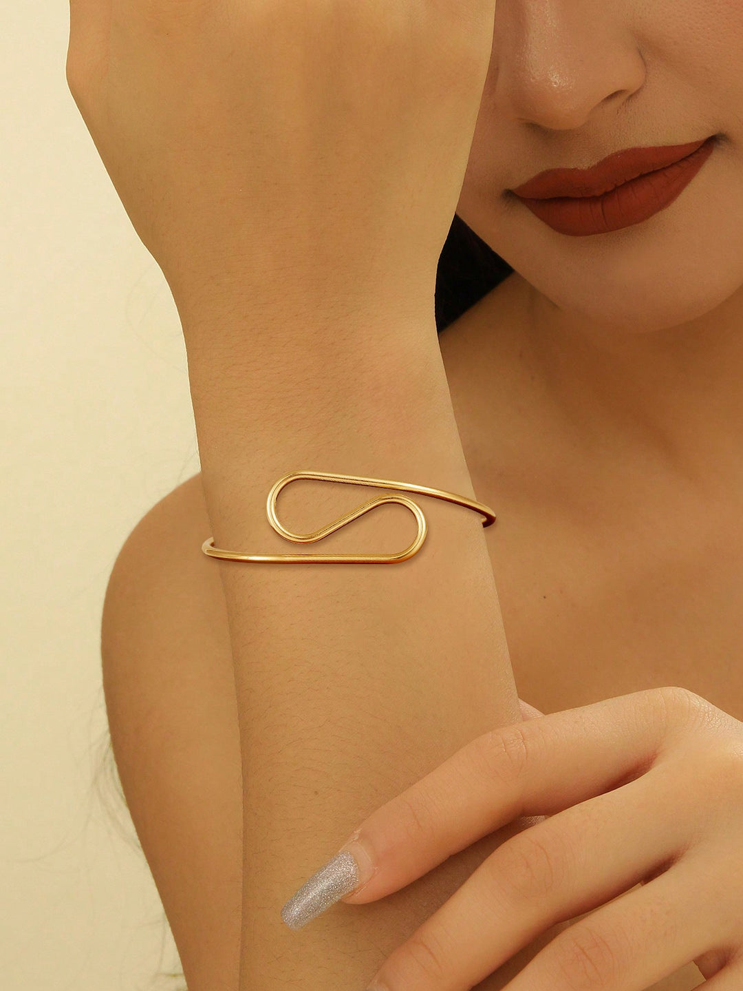 Women's cuff in modern wave pattern Tom Cottons