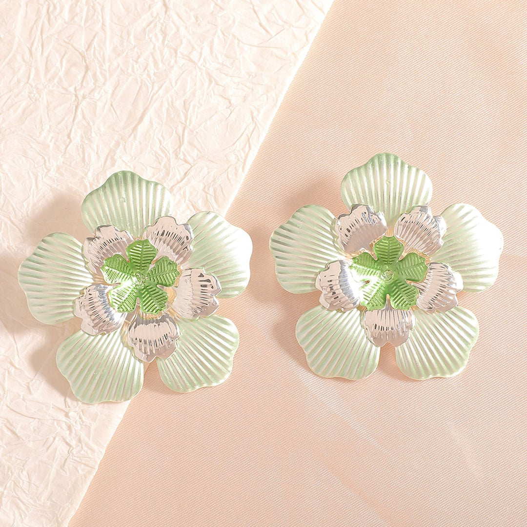 Ladies' flower earrings with intricate design and glossy accents Tom Cottons