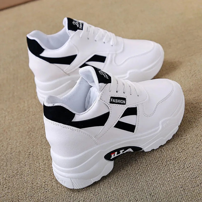 Women’s sporty trainers with cushioned sole and fashionable design