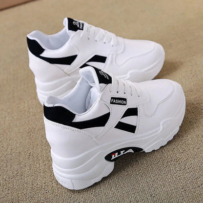 Women’s sporty trainers with cushioned sole and fashionable design