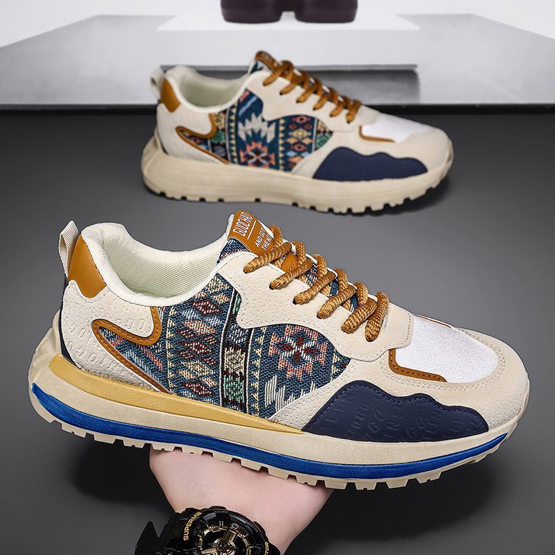 Women’s sporty sneakers with a unique textile design and cushioned sole
