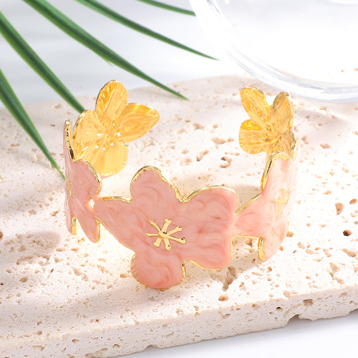 Ladies' bangle with floral motifs Tom Cottons
