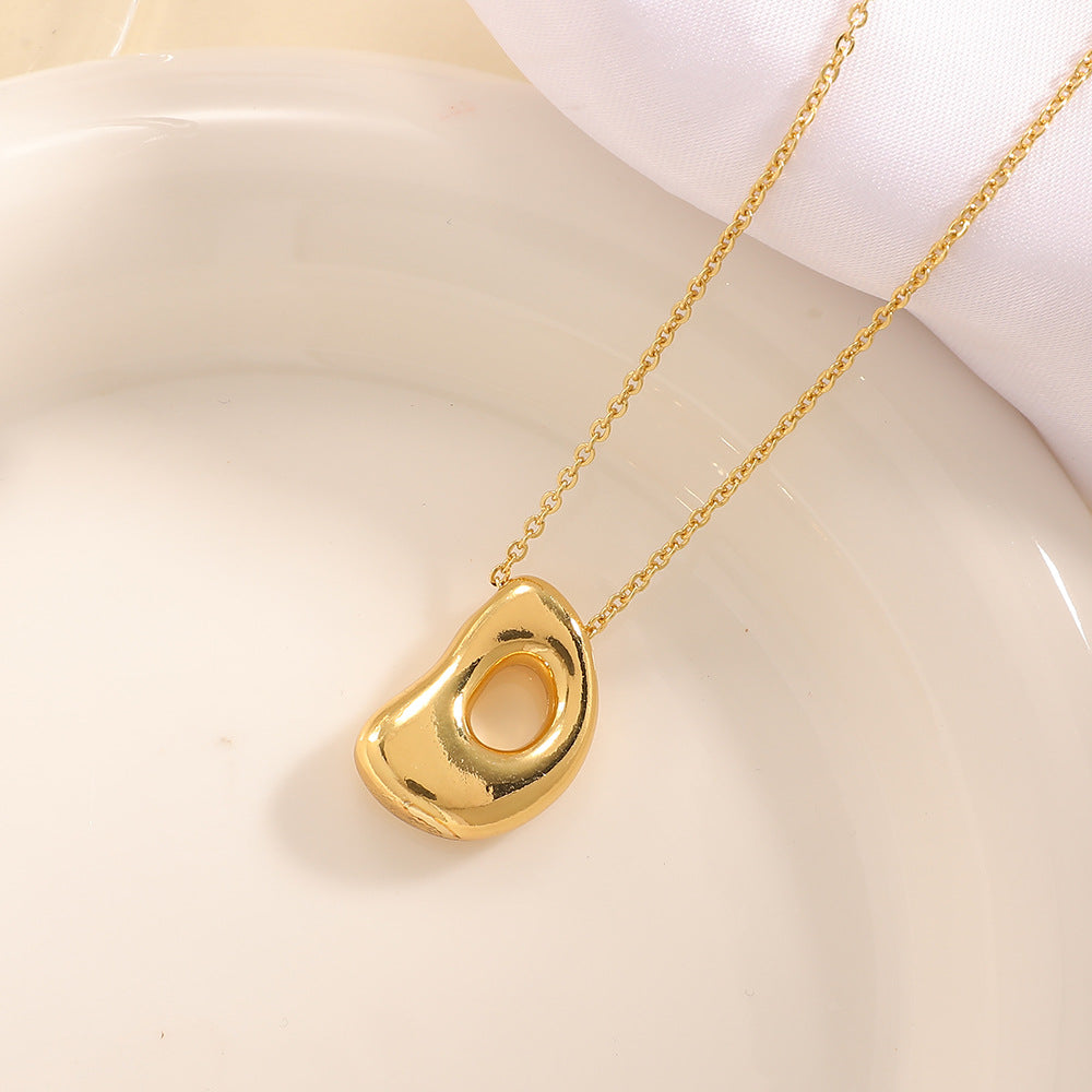 Women's necklace with curved letter pendant Tom Cottons