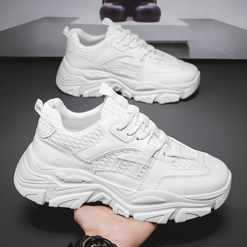 Ladies sporty sneakers with cushioning profile and modern design