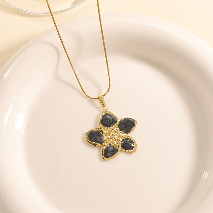 Women’s necklace with elaborately designed flower pendant Tom Cottons