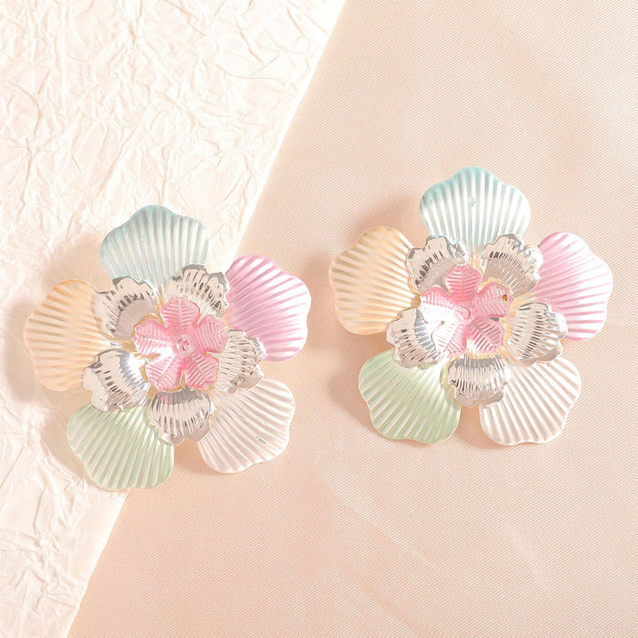 Ladies' flower earrings with intricate design and glossy accents Tom Cottons