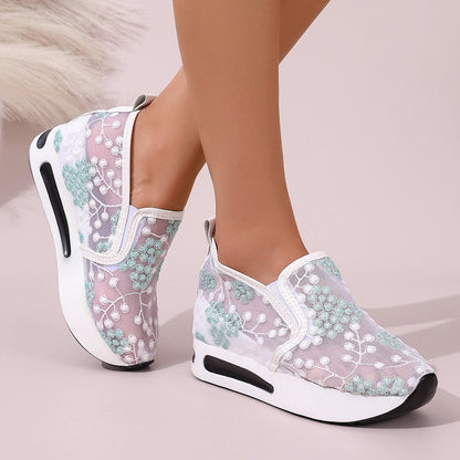 Ladies elegant and airy sneakers with floral embroidery
