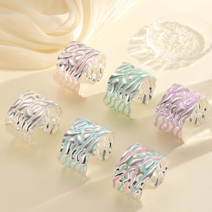 Women Open Bangle with Artistic Wave Pattern Tom Cottons
