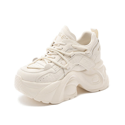 Women's sporty chunky sneakers with fashionable profile and breathable construction