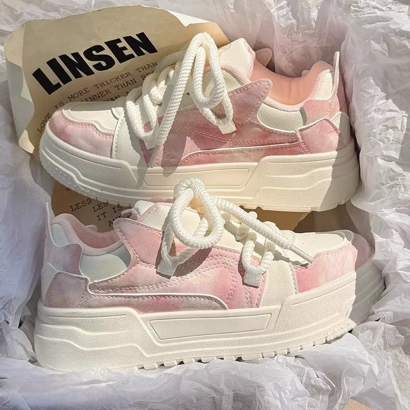 Women's fashionable sneakers with innovative platform design and breathable upper material hybrid structure