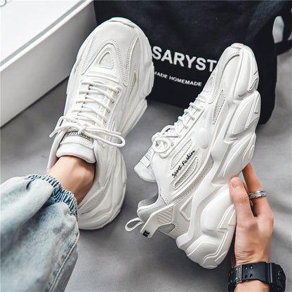 Women's sporty sneakers with innovative cushioning technology and breathable mesh upper