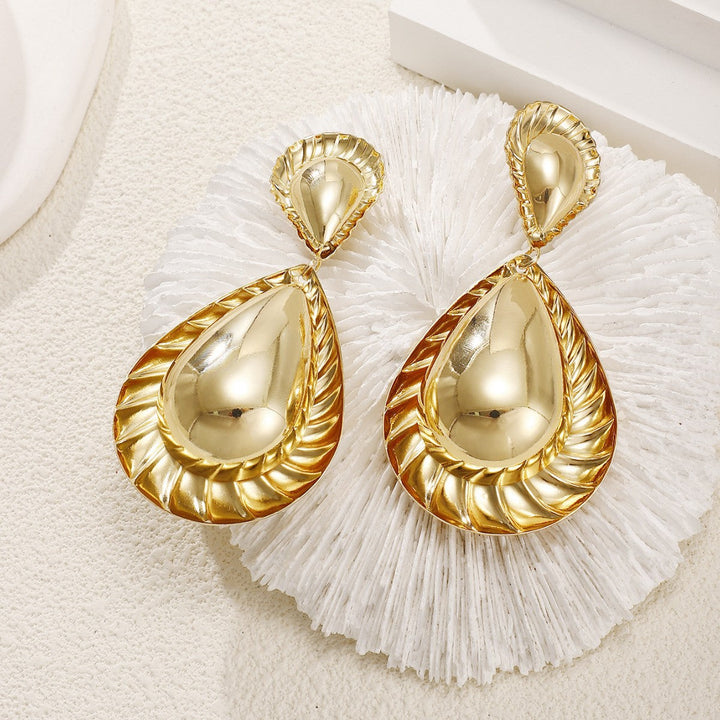 Women's earrings in artistic, structured design Tom Cottons