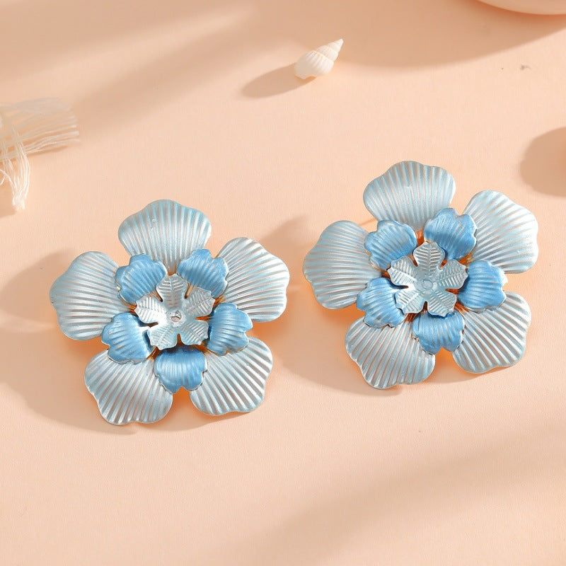 Ladies' flower earrings with intricate design and glossy accents Tom Cottons