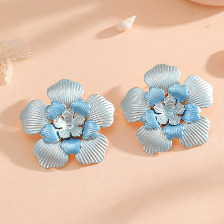 Ladies' flower earrings with intricate design and glossy accents Tom Cottons