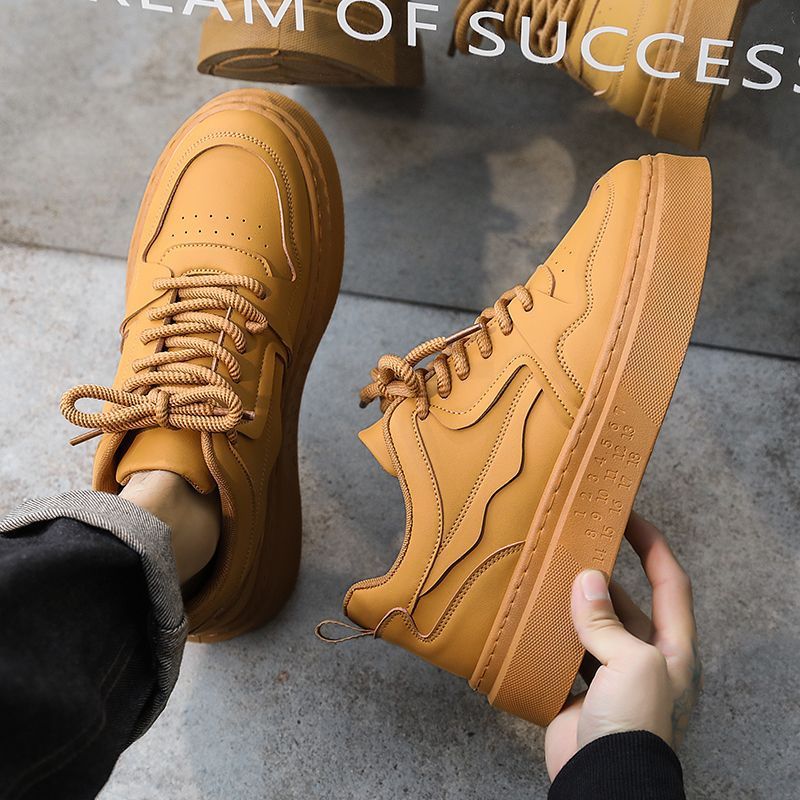 Women's Chunky Sneaker with High Platform and Stylish Accents