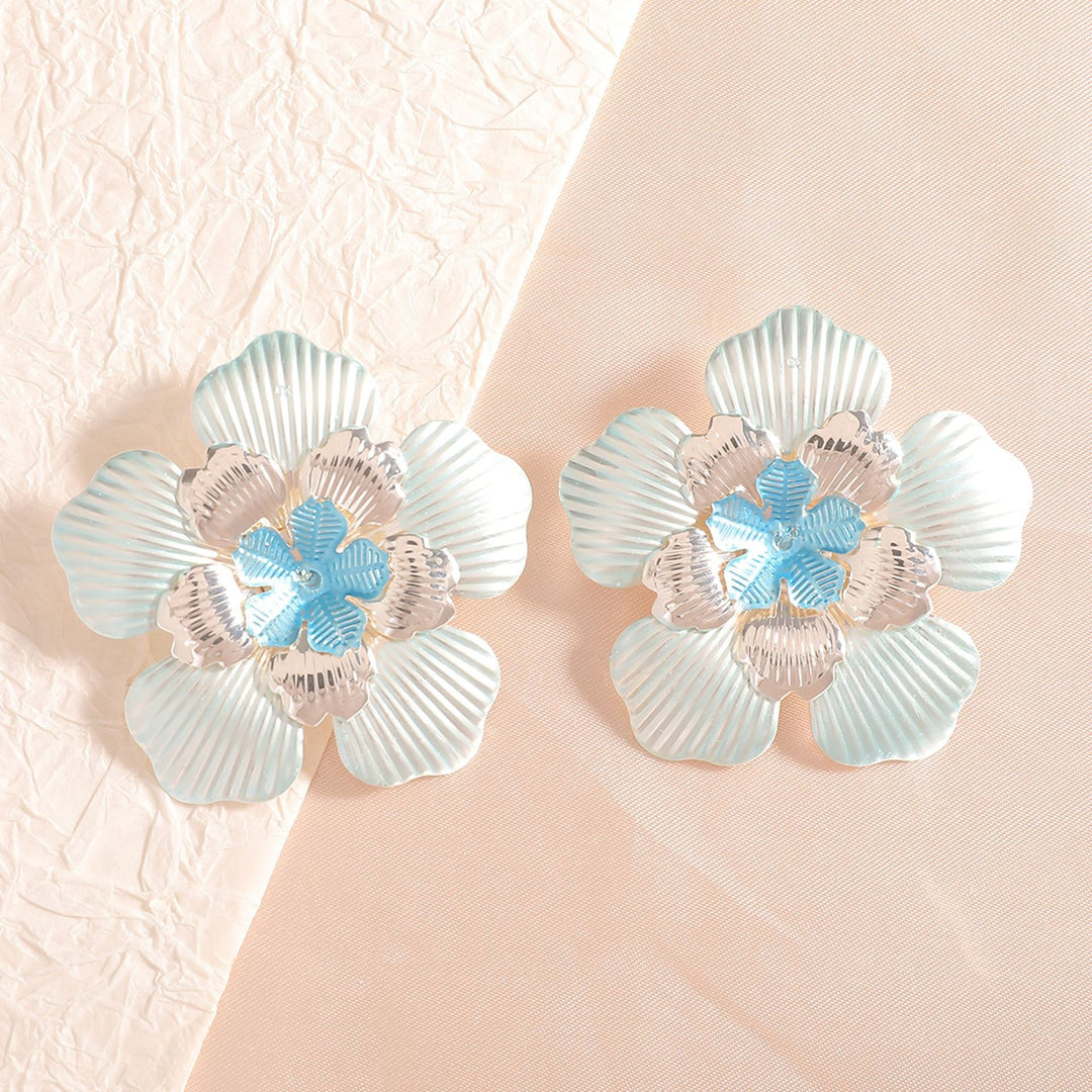Ladies' flower earrings with intricate design and glossy accents Tom Cottons
