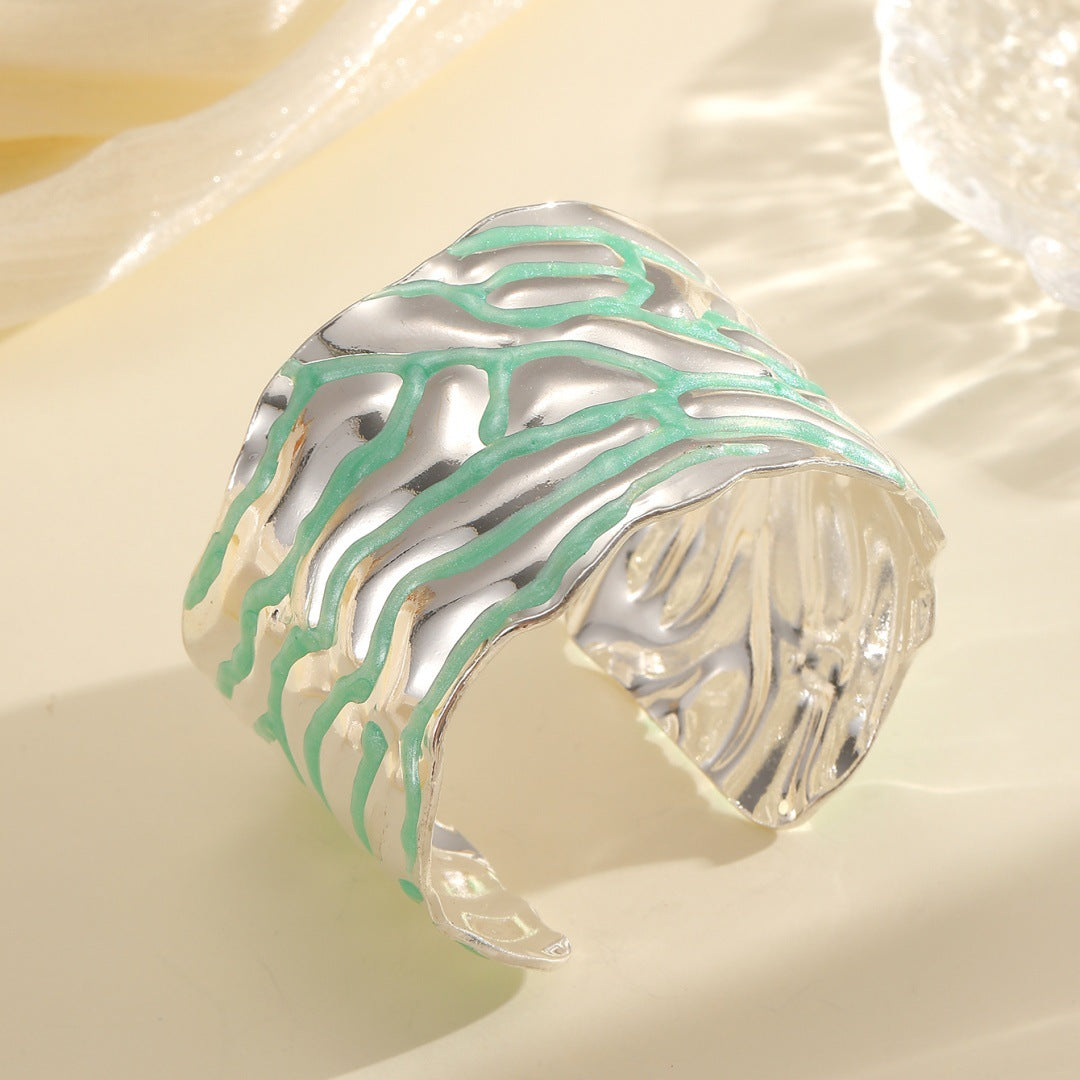 Women Open Bangle with Artistic Wave Pattern Tom Cottons
