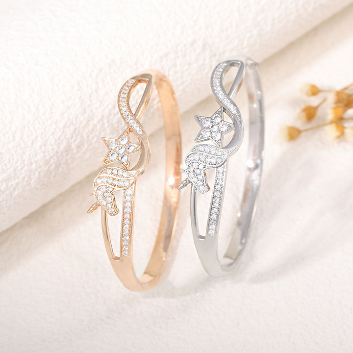 Women's bangle with elegant infinity pattern and sparkling zirconia Tom Cottons
