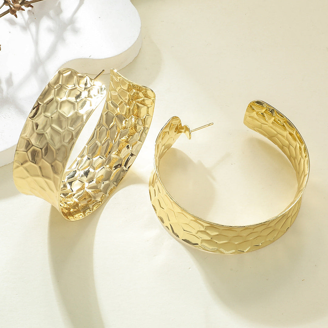 Women's Hanging Earrings in Elegant Wave Pattern Tom Cottons