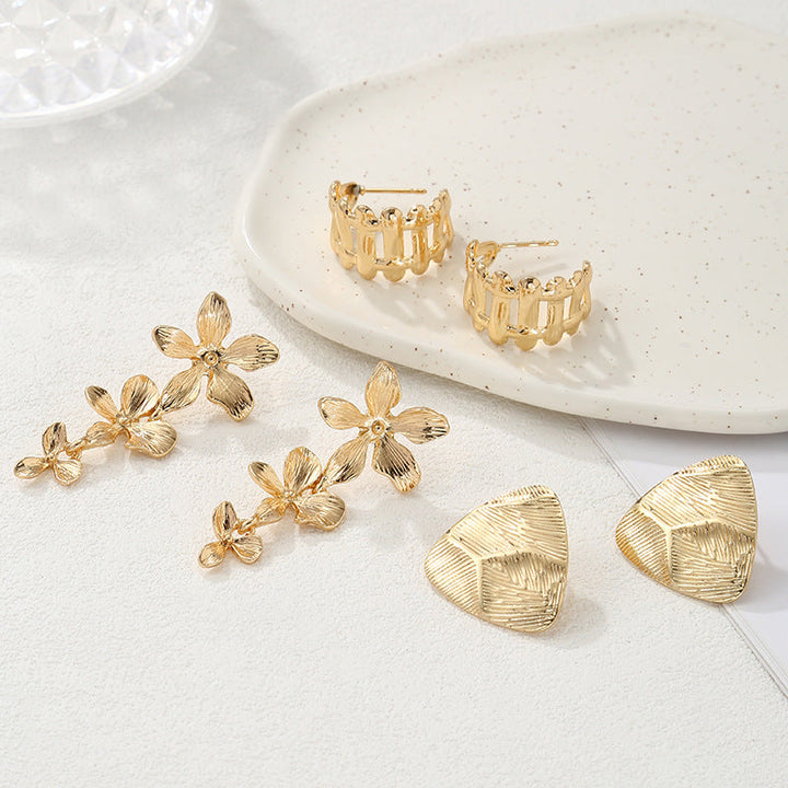 Women's Hanging Earrings with Floral Elements and Elegant Design Tom Cottons
