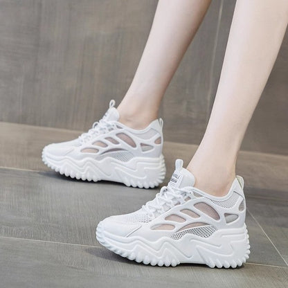 Women's sporty sneakers with breathable mesh upper and sturdy rubber sole
