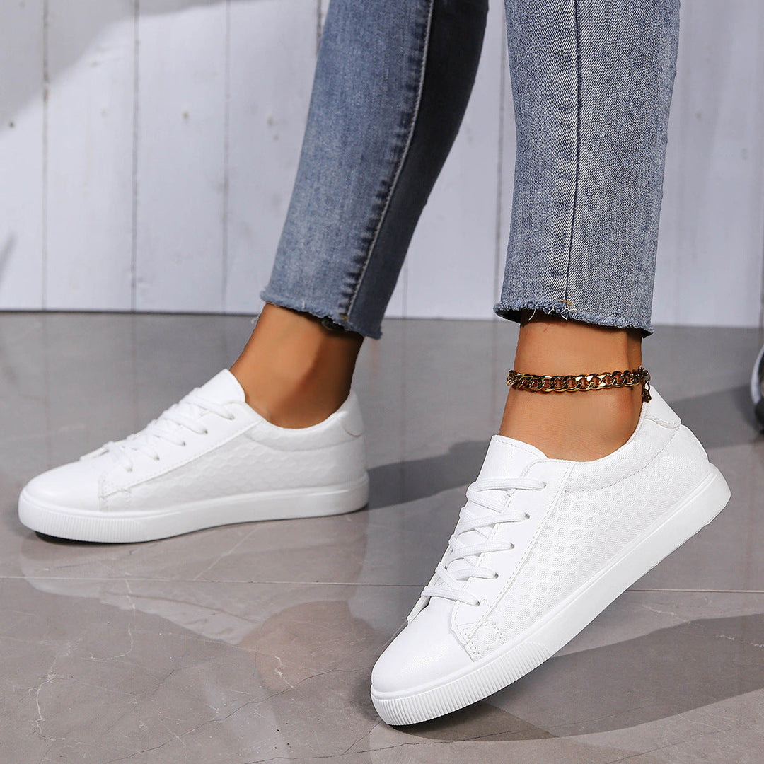 Women's breathable sneakers with structured surface processing