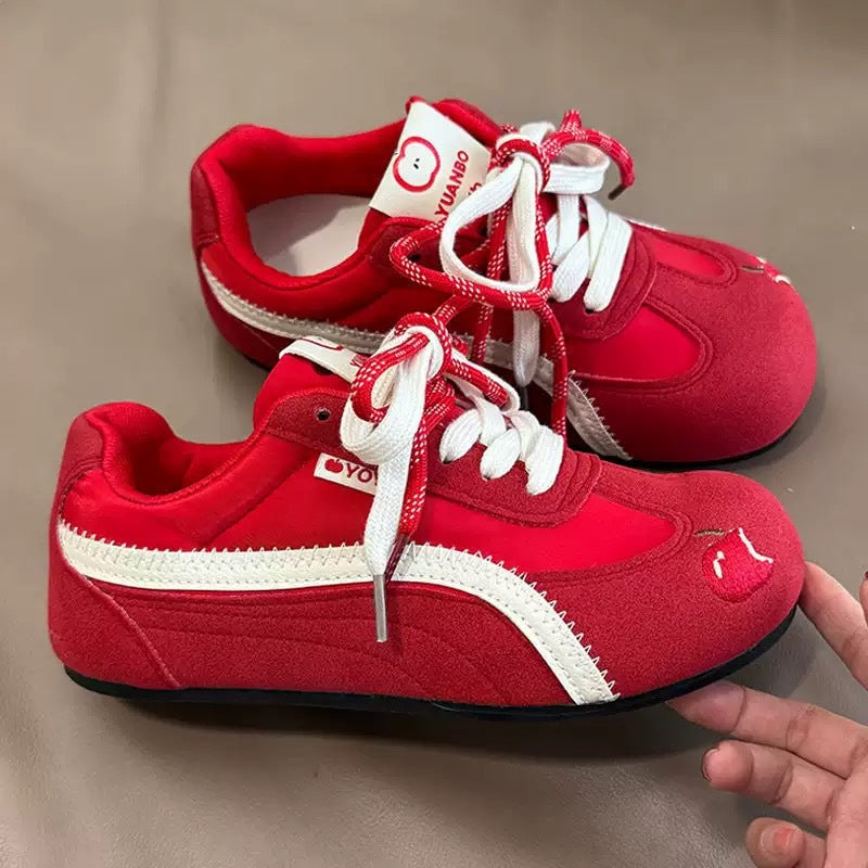 Women's sporty sneakers with innovative lacing and colorful design