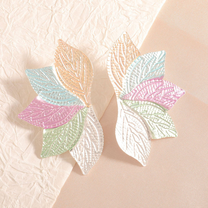 Women’s hair accessory with elaborate leaf design Tom Cottons