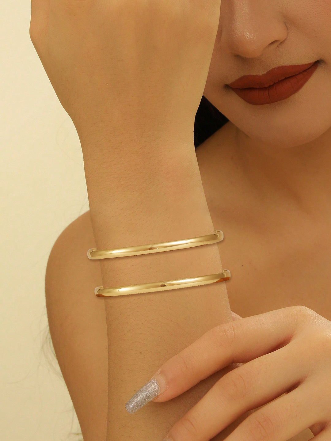 Ladies' bangle with elegant curved design Tom Cottons