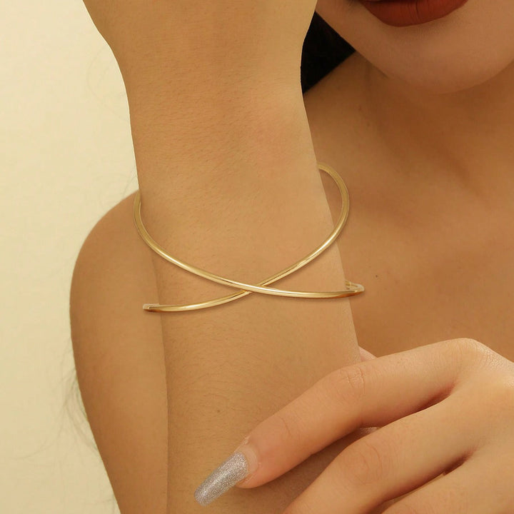 Ladies' bangle with elegant curved design Tom Cottons