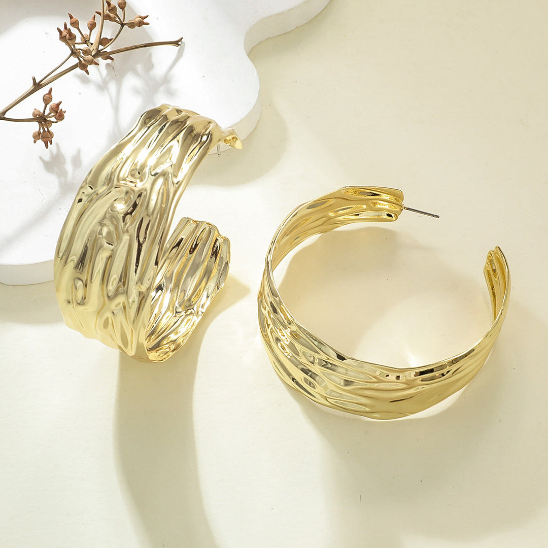 Women's Hanging Earrings in Elegant Wave Pattern Tom Cottons