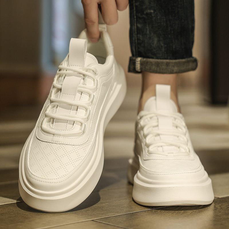Fashion women's sneakers with breathable mesh upper and impact-absorbing sole