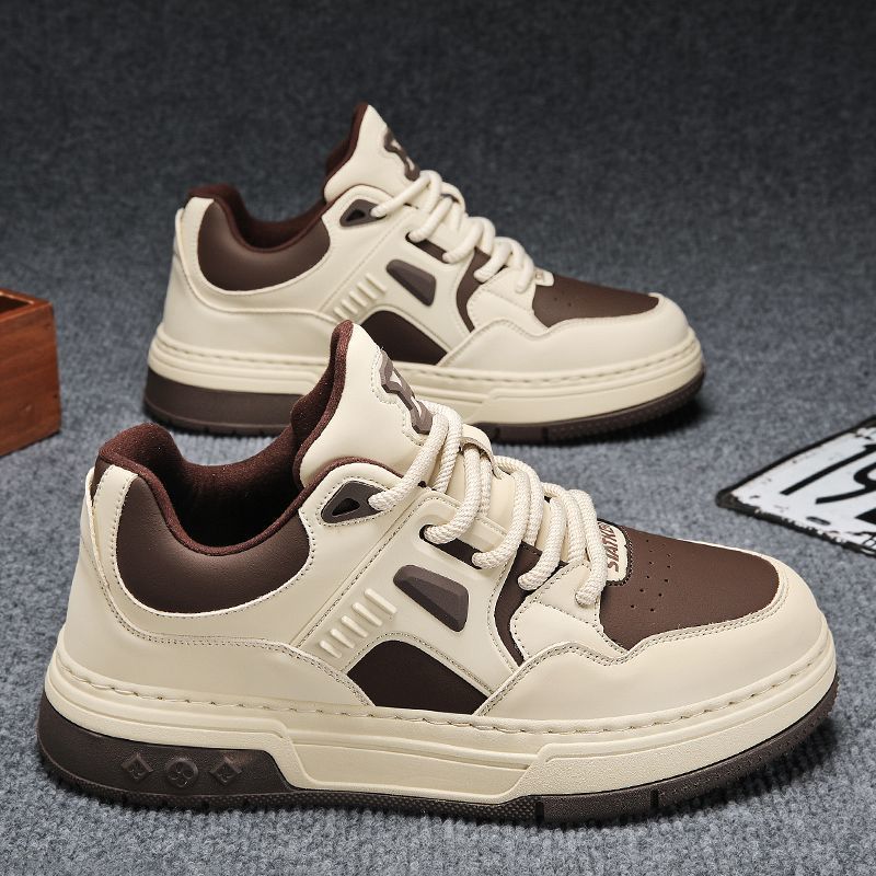 Women's sports shoes with a sturdy design and cushioned sole