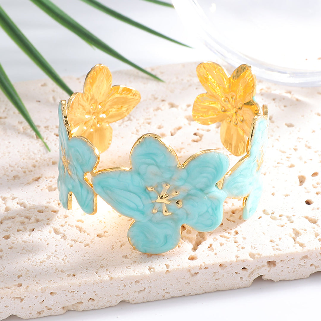 Ladies' bangle with floral motifs Tom Cottons