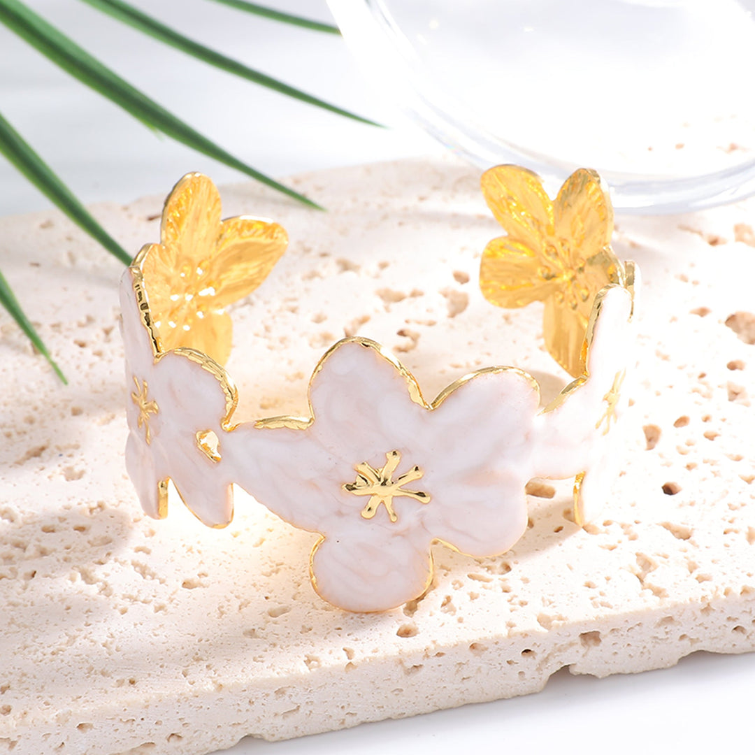Ladies' bangle with floral motifs Tom Cottons