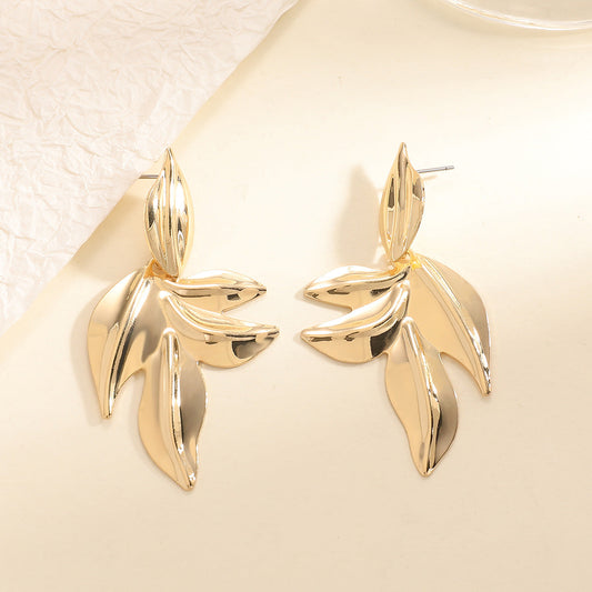 Women’s earrings with elegant leaf design Tom Cottons