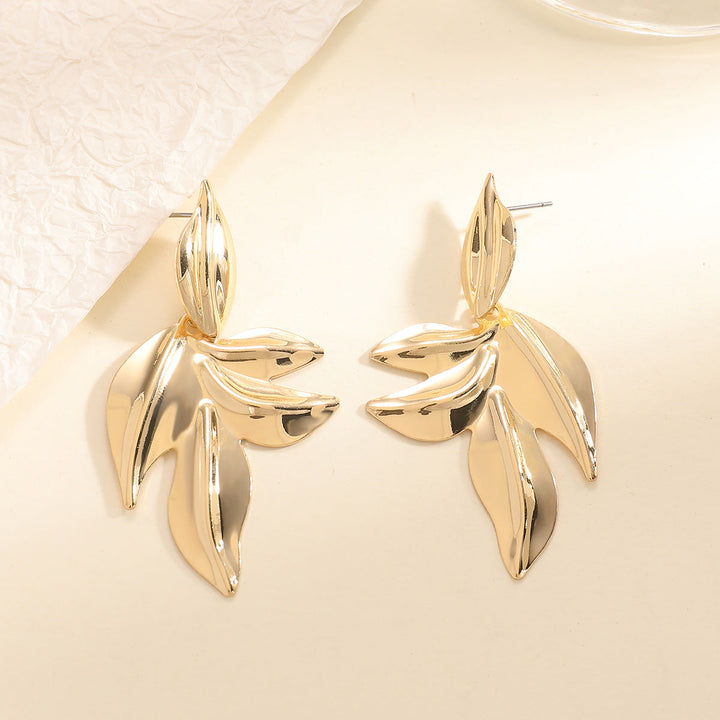 Women’s earrings with elegant leaf design Tom Cottons