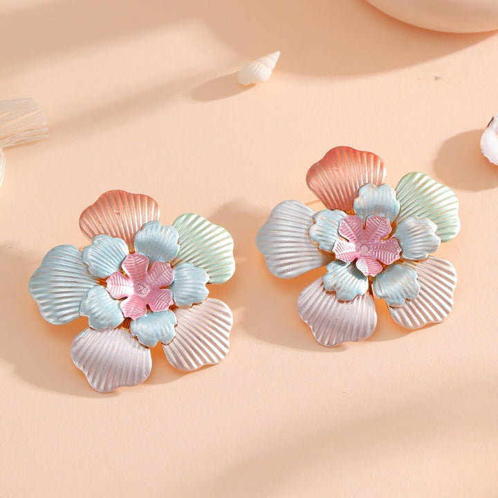 Ladies' flower earrings with intricate design and glossy accents Tom Cottons