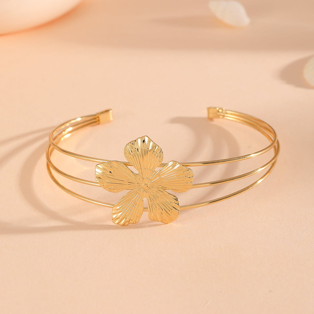 Women's bracelet with intricate bow design Tom Cottons